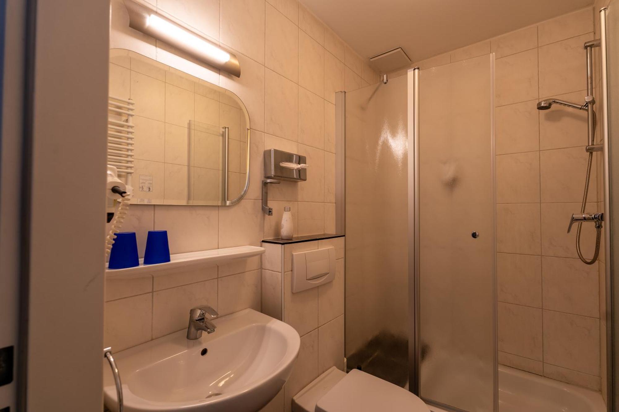 Airport Business Hotel Koeln Exteriör bild